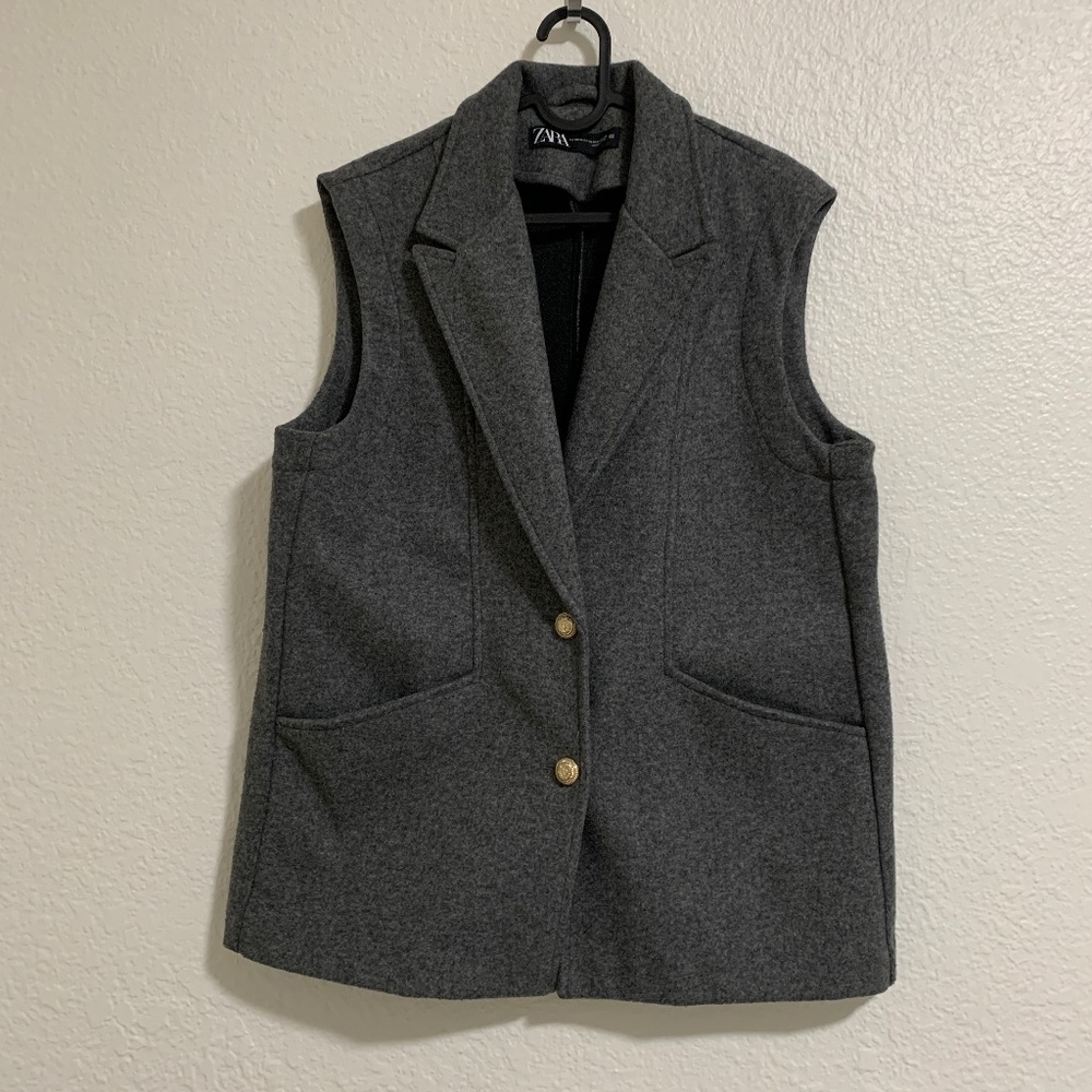 Zara Women Sleeveless Blazer Vest in XS-S with Double Gold Button and Pockets